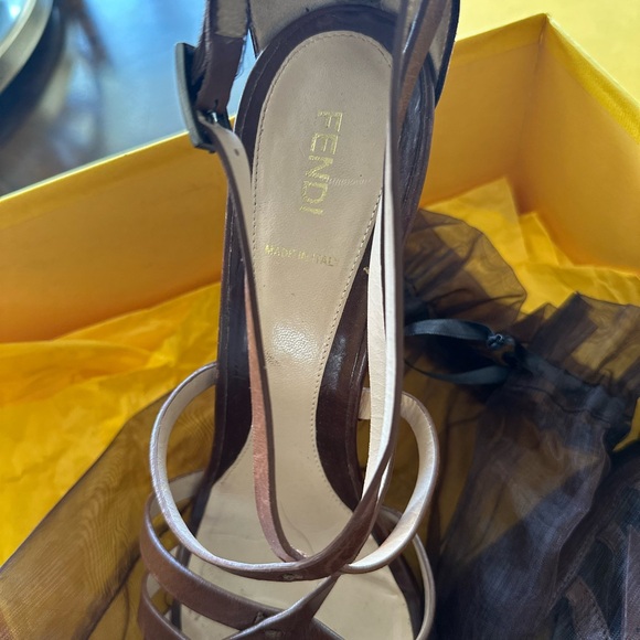 💯 Authentic Fendi brown leather heels!!! 🔥🔥🔥 - Picture 4 of 10